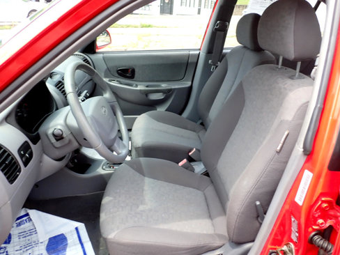 Used 2003 Hyundai Accent GL image 28