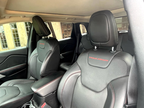 Used 2018 Jeep Cherokee Trailhawk w/ Quick Order Package 27L image 37