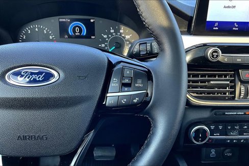 Used 2022 Ford Escape SE w/ SE Sport Appearance Package image 17