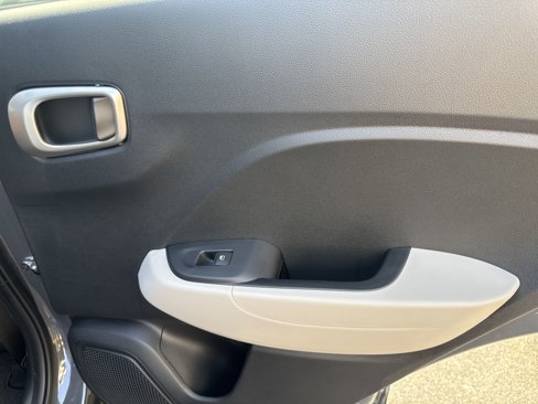 New 2025 Hyundai Venue SEL image 16