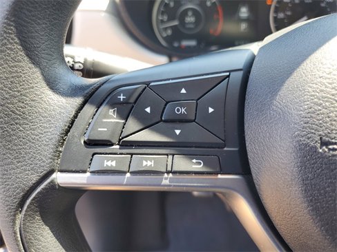 Used 2022 Nissan Versa SV image 28