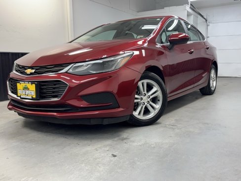 Used 2017 Chevrolet Cruze LT w/ Convenience Package image 3