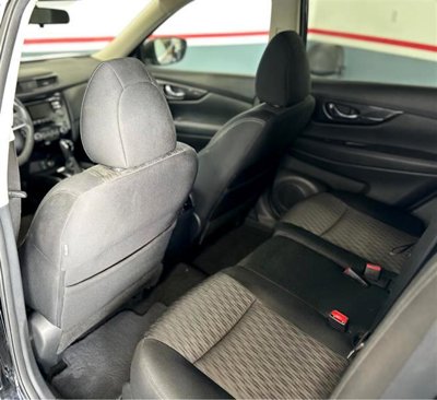 Used 2017 Nissan Rogue SV image 18