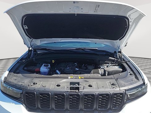 New 2025 Jeep Grand Cherokee Altitude image 39