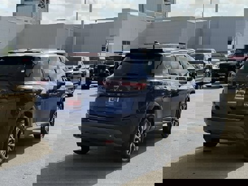 Used 2023 Nissan Rogue SV image 4