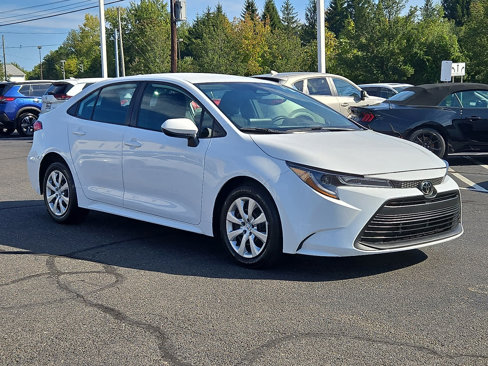 Used 2023 Toyota Corolla LE image 4
