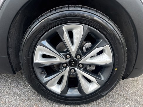 Used 2023 Chevrolet Bolt EUV LT w/ Convenience Package image 9