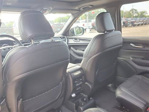 New 2025 Jeep Grand Cherokee L Altitude image 11