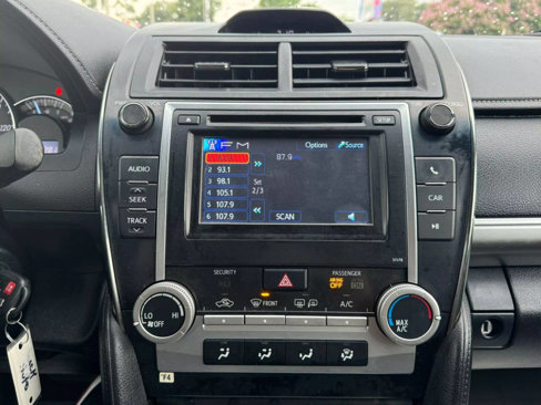 Used 2014 Toyota Camry SE image 21