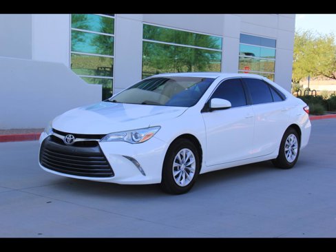 Used 2015 Toyota Camry LE image 1