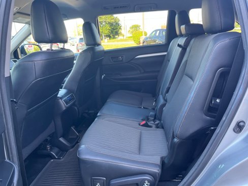 Used 2016 Toyota Highlander LE image 23