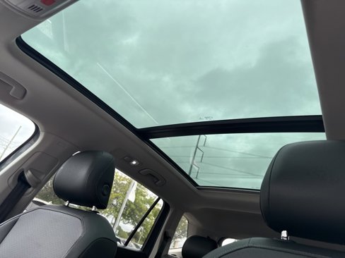 Used 2018 Volkswagen Tiguan SEL image 18