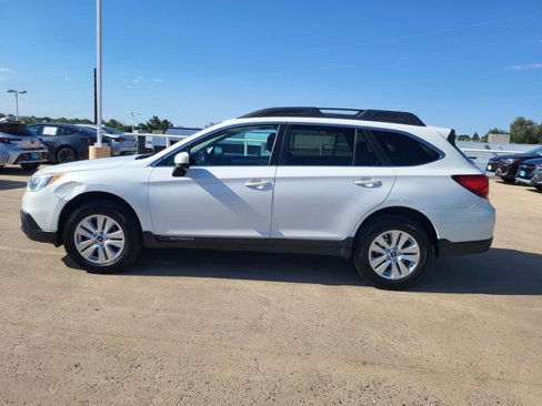 Used 2017 Subaru Outback 2.5i Premium image 6