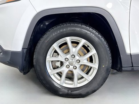 Used 2015 Jeep Cherokee Latitude w/ Comfort/Convenience Group image 32