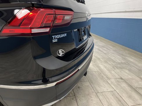 Used 2020 Volkswagen Tiguan SE w/ Panoramic Sunroof Package image 34