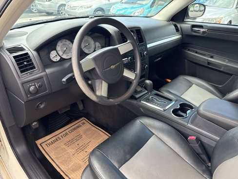 Used 2008 Chrysler 300 LX image 10