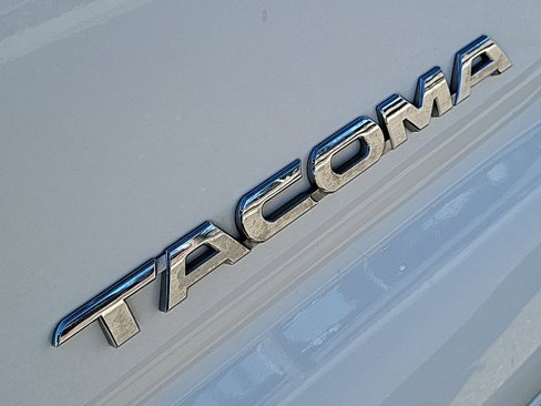 Used 2012 Toyota Tacoma 4x4 Access Cab V6 image 11