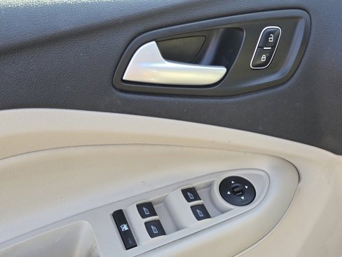 Used 2017 Ford Escape SE image 31
