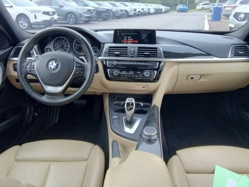 Used 2018 BMW 330i Sedan w/ Premium Package image 5