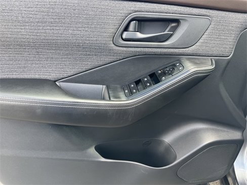 Used 2021 Nissan Rogue S image 11