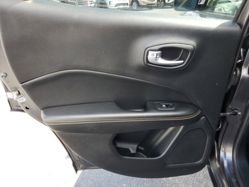 Used 2017 Jeep Compass Latitude w/ Popular Equipment Group image 9