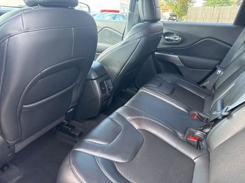 Certified 2020 Jeep Cherokee Latitude Plus w/ Cold Weather Group image 15