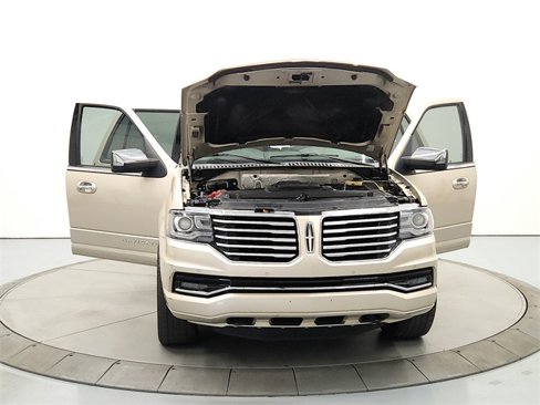 Used 2017 Lincoln Navigator Select image 10