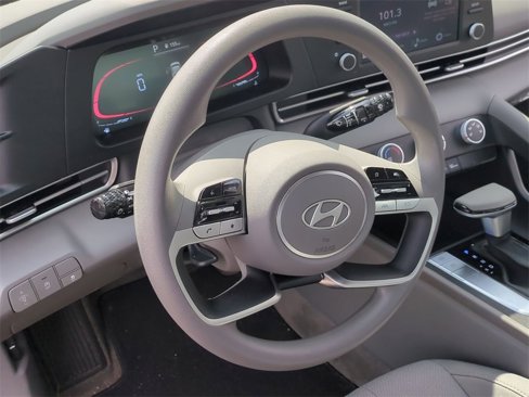 Certified 2024 Hyundai Elantra SE image 13