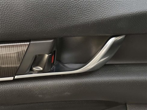 Used 2019 Honda Accord Sport image 10