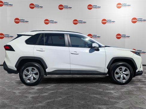 Used 2021 Toyota RAV4 LE image 4
