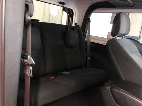 Used 2018 Jeep Wrangler Sport image 11
