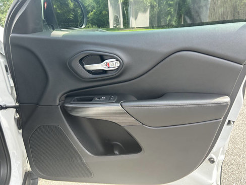 Used 2014 Jeep Cherokee Limited image 15