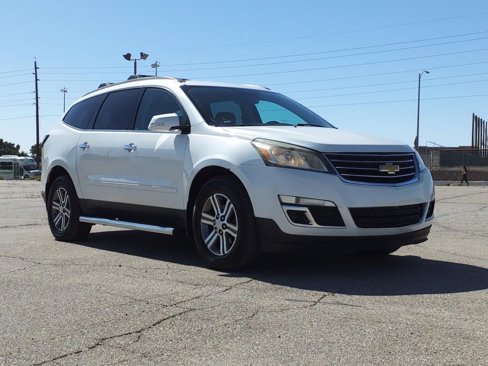 Used 2017 Chevrolet Traverse LT image 2