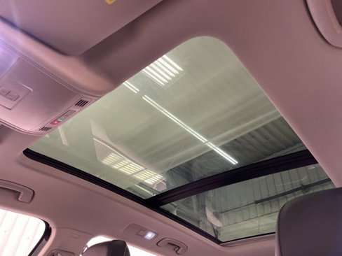 Used 2022 Volkswagen Tiguan SE w/ Panoramic Sunroof Package image 14