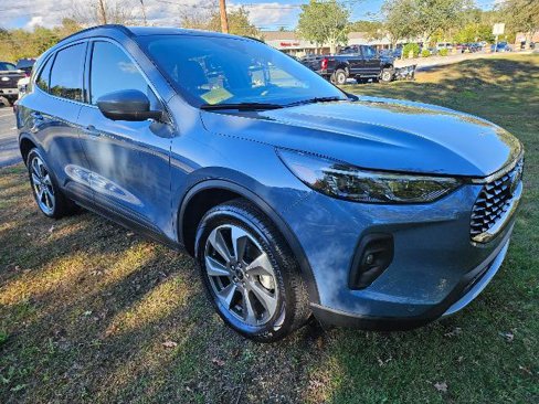 Certified 2025 Ford Escape Platinum w/ Premium Technology Package image 3