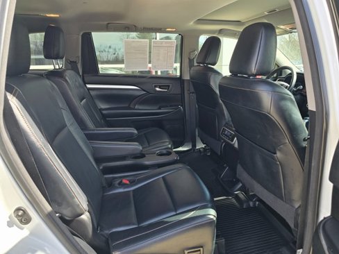 Used 2018 Toyota Highlander XLE image 23