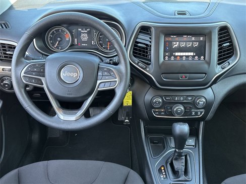 Used 2019 Jeep Cherokee Latitude w/ Popular Appearance Group image 10