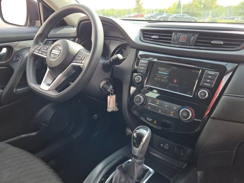 Used 2018 Nissan Rogue S image 8