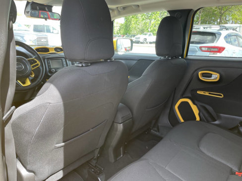 Used 2015 Jeep Renegade Latitude w/ Cold Weather Group II image 29