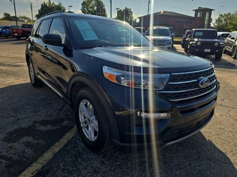 Used 2024 Ford Explorer XLT w/ Equipment Group 202A image 3