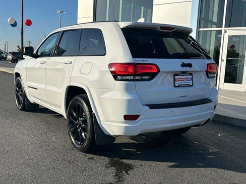 Used 2018 Jeep Grand Cherokee Altitude image 7