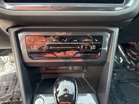 Certified 2022 Volkswagen Tiguan SE image 18