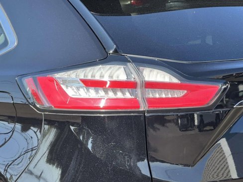 Used 2019 Ford Edge SEL w/ Equipment Group 201A image 9