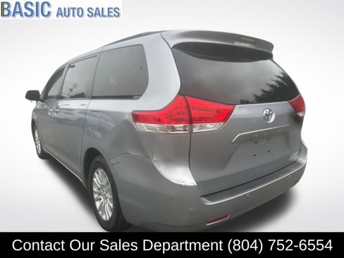 Used 2014 Toyota Sienna XLE image 8