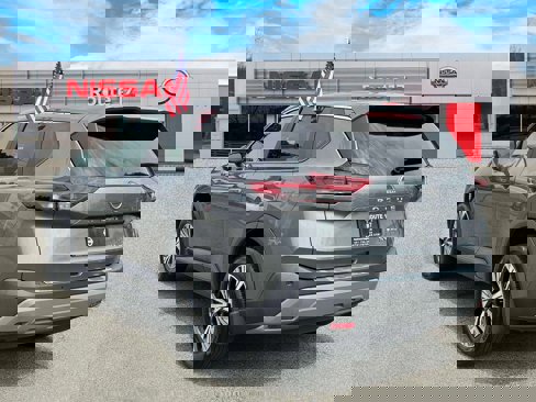 Used 2022 Nissan Rogue SV image 4