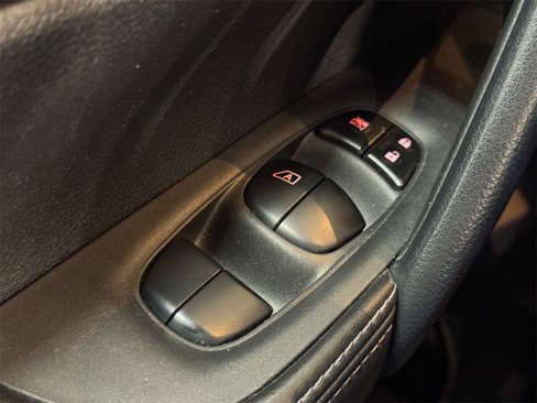 Used 2022 Nissan Rogue Sport S image 40