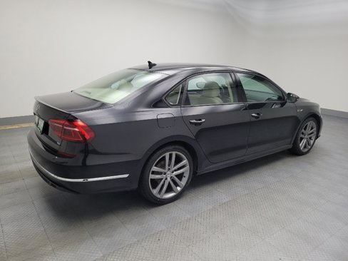 Used 2018 Volkswagen Passat 2.0T R-Line image 10