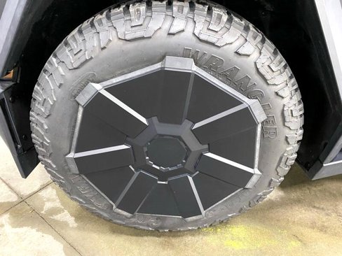 Used 2024 Tesla Cybertruck AWD Crew Cab image 26