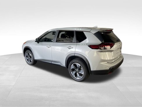 Used 2024 Nissan Rogue SV image 4