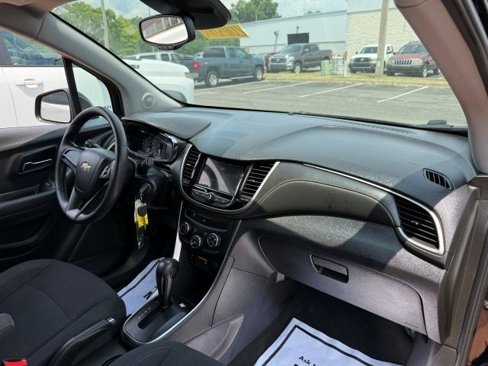 Used 2018 Chevrolet Trax LS image 19